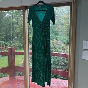 ASOS green floral maternity dress. Size 2, fits more like 4/6.